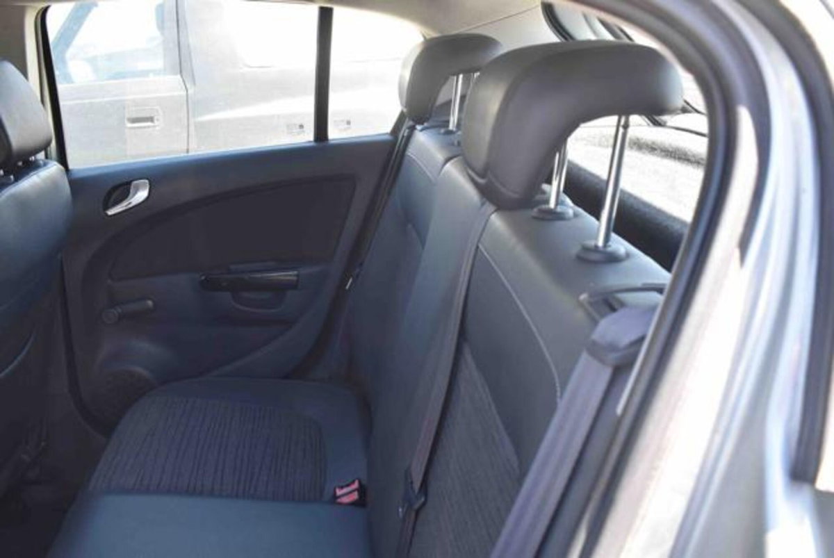 Opel Corsa 1.2 5 porte Edition (9)