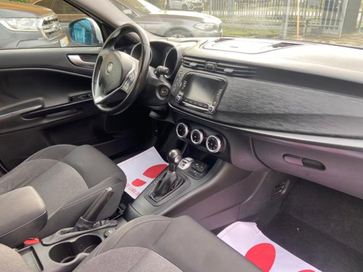 Alfa Romeo Giulietta 1.6 JTDm Giulietta 120cv tct (13)