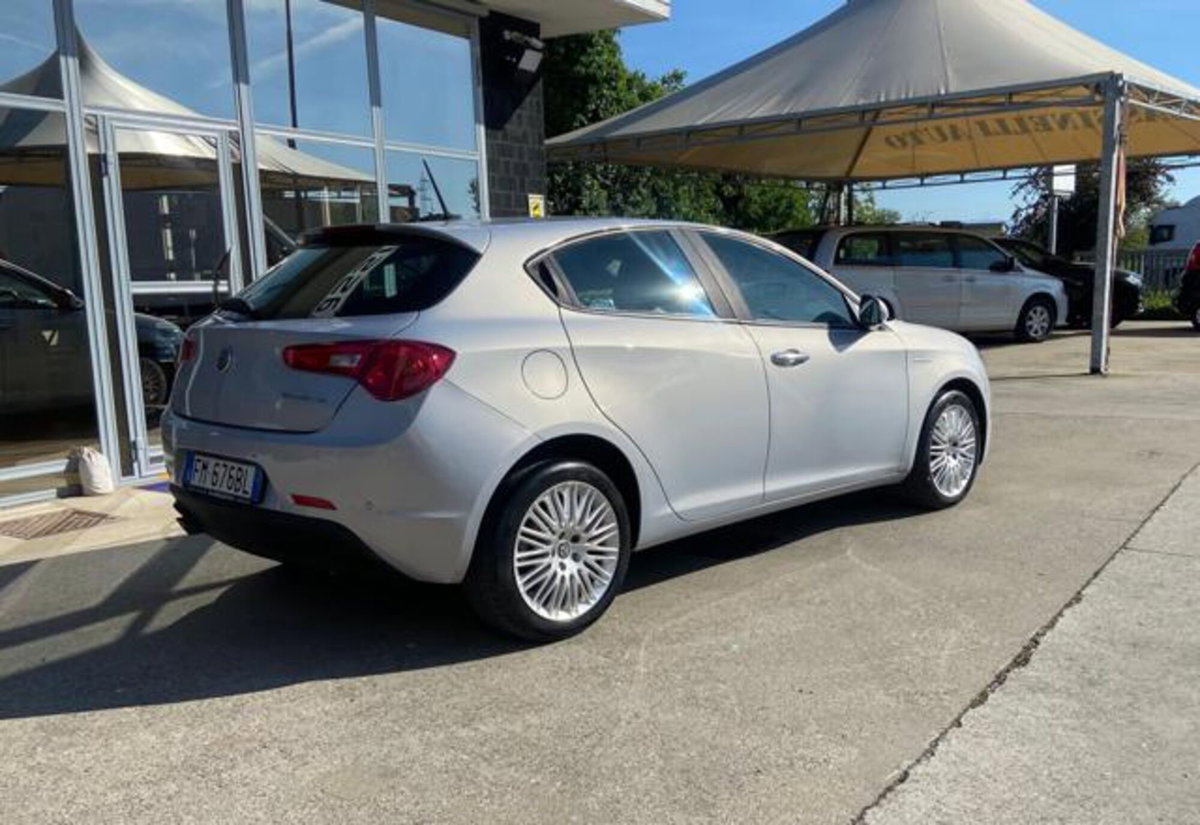 Alfa Romeo Giulietta 1.6 JTDm Giulietta 120cv tct (3)