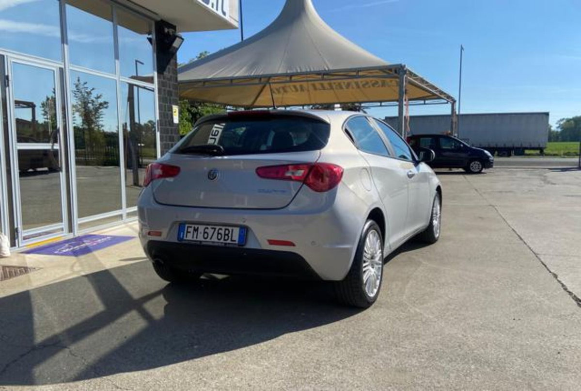 Alfa Romeo Giulietta 1.6 JTDm Giulietta 120cv tct (4)