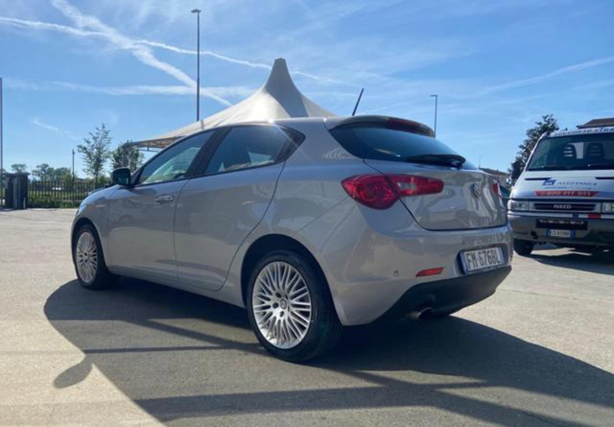 Alfa Romeo Giulietta 1.6 JTDm Giulietta 120cv tct (6)