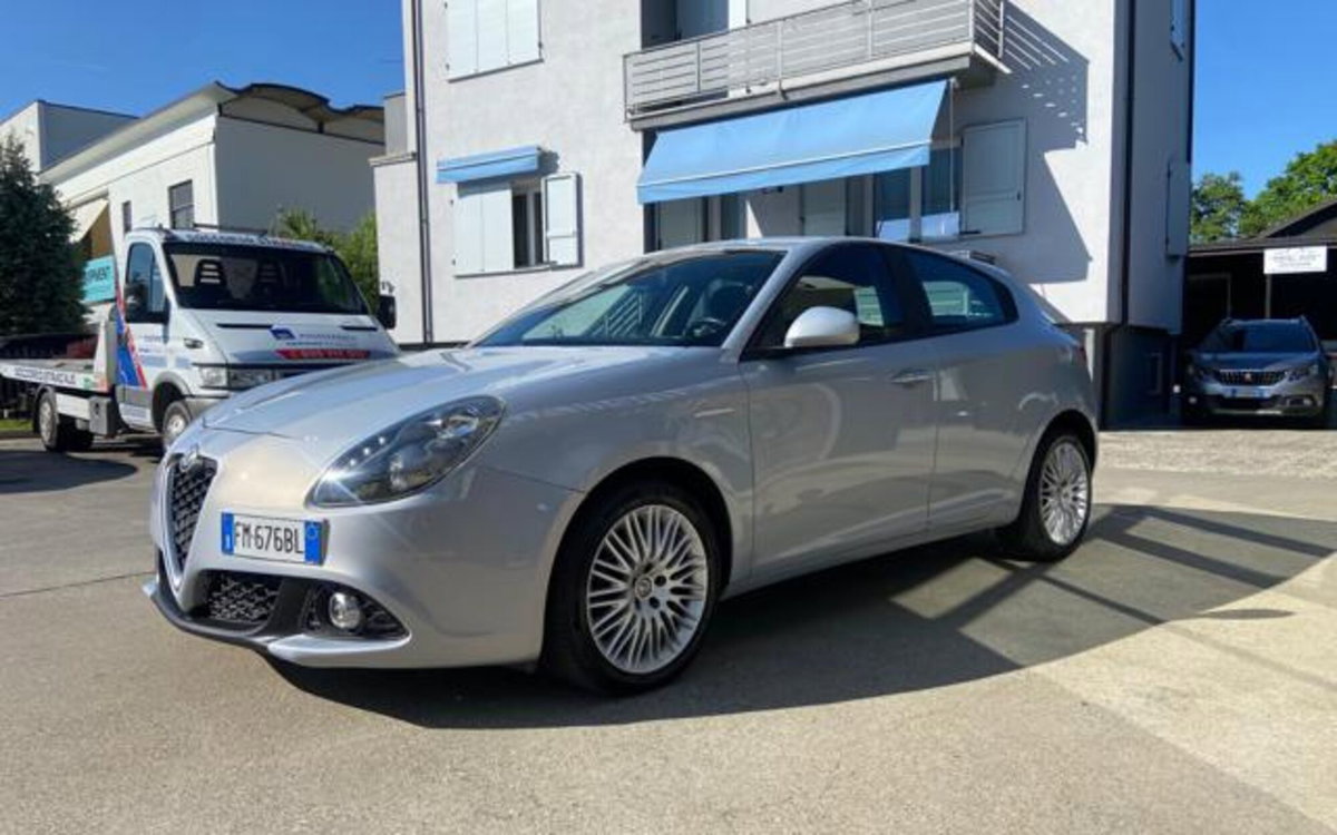 Alfa Romeo Giulietta 1.6 JTDm Giulietta 120cv tct (8)