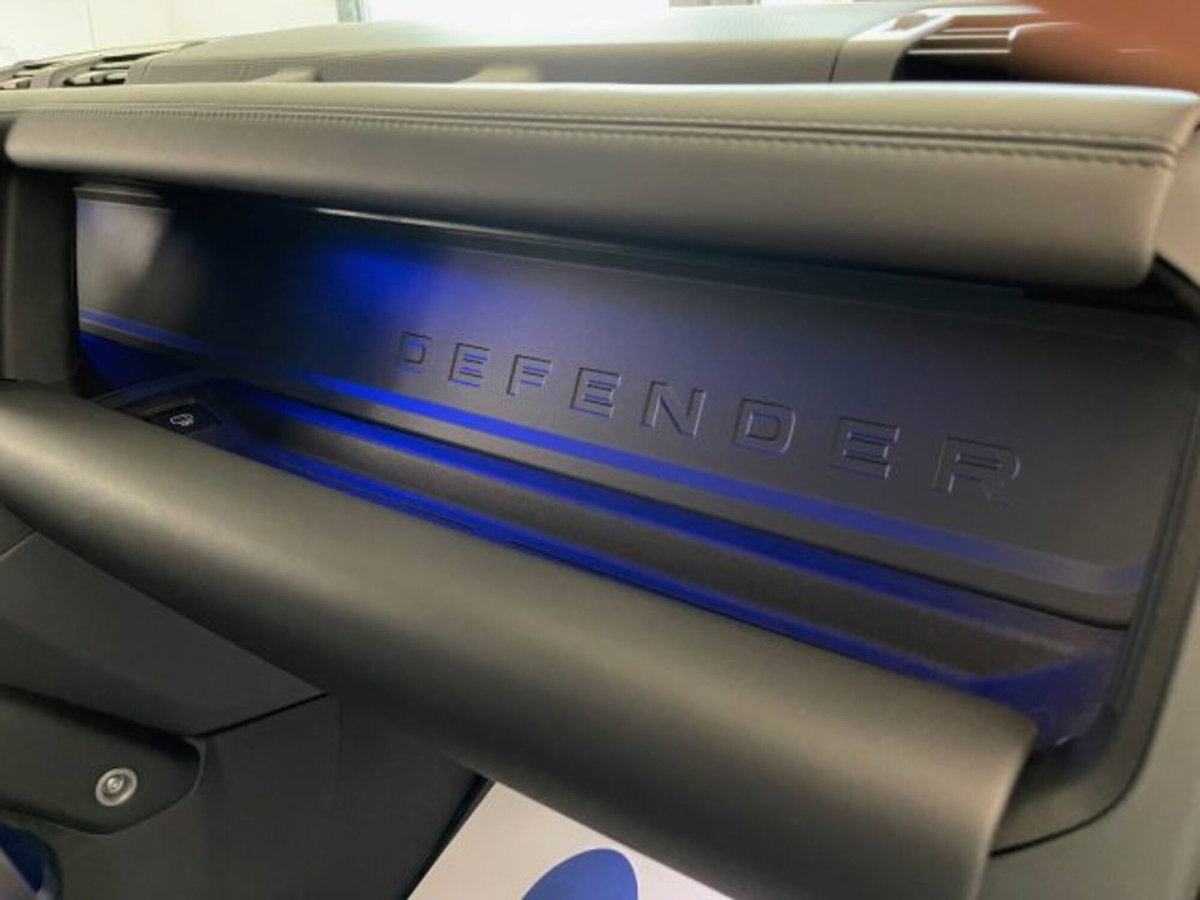Land Rover Defender 110 2.0 si4 phev X-Dynamic SE awd 300cv auto (17)