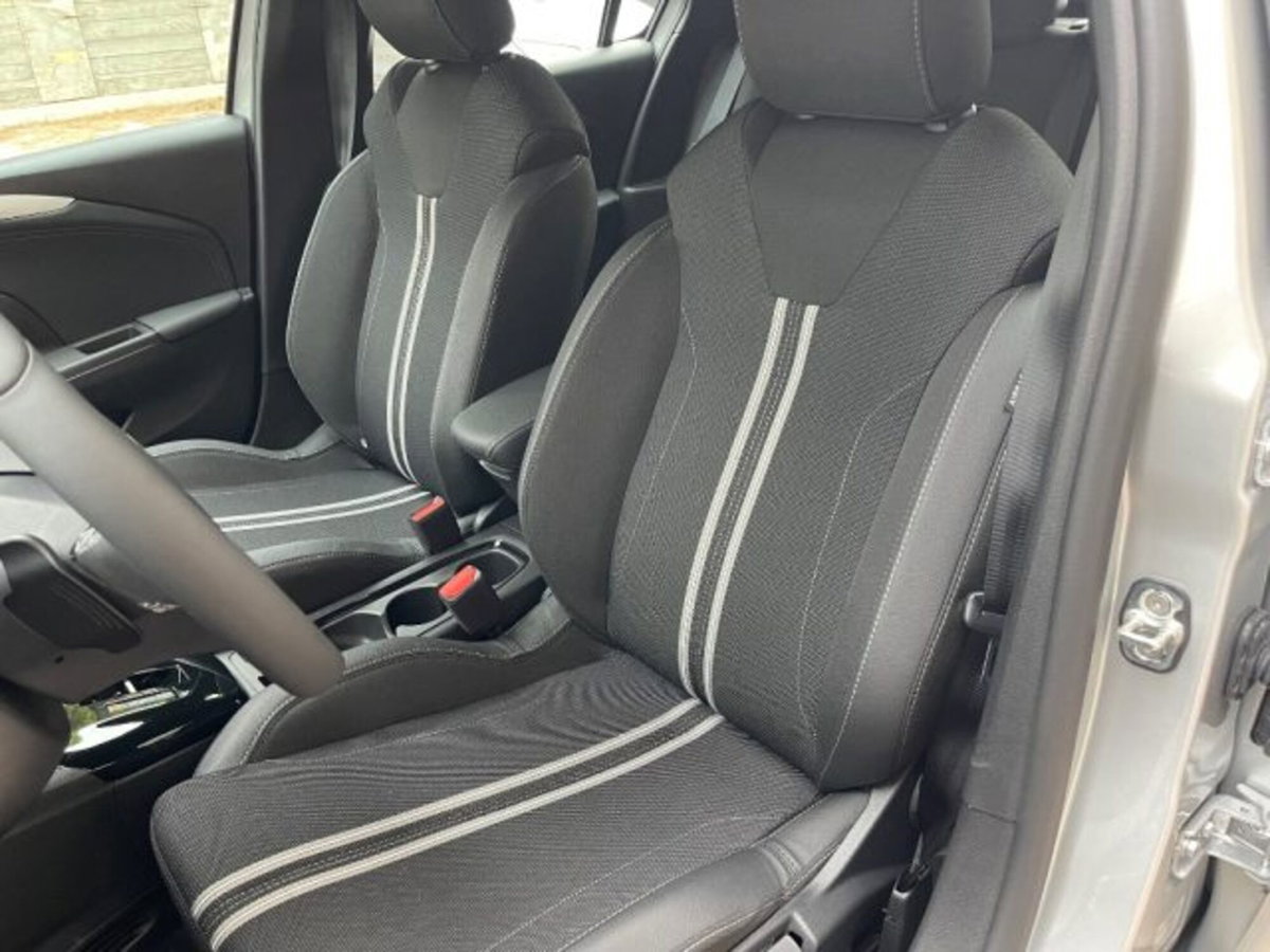 Opel Corsa 1.2 hybrid GS 100cv dct6 (19)