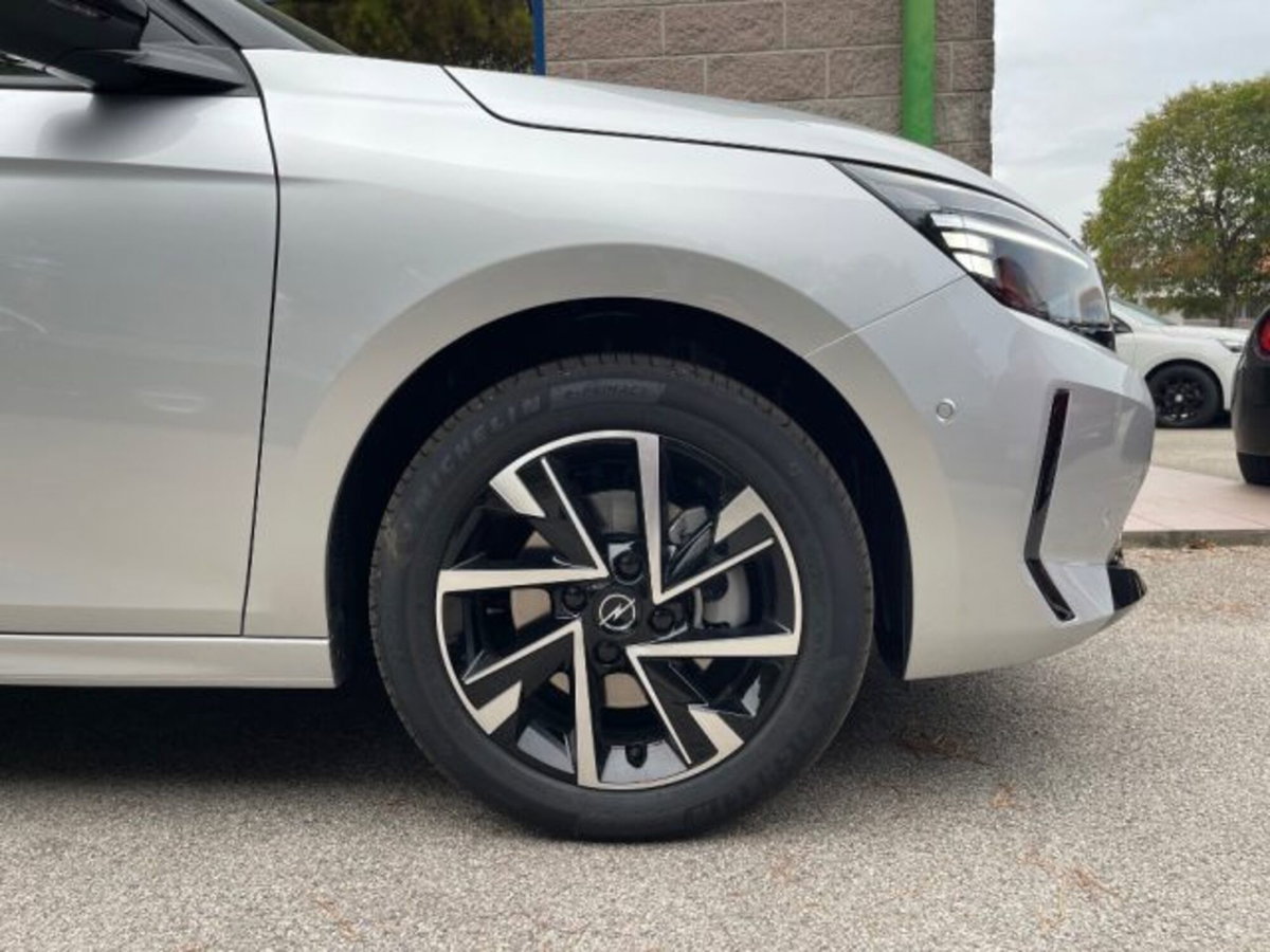 Opel Corsa 1.2 hybrid GS 100cv dct6 (3)