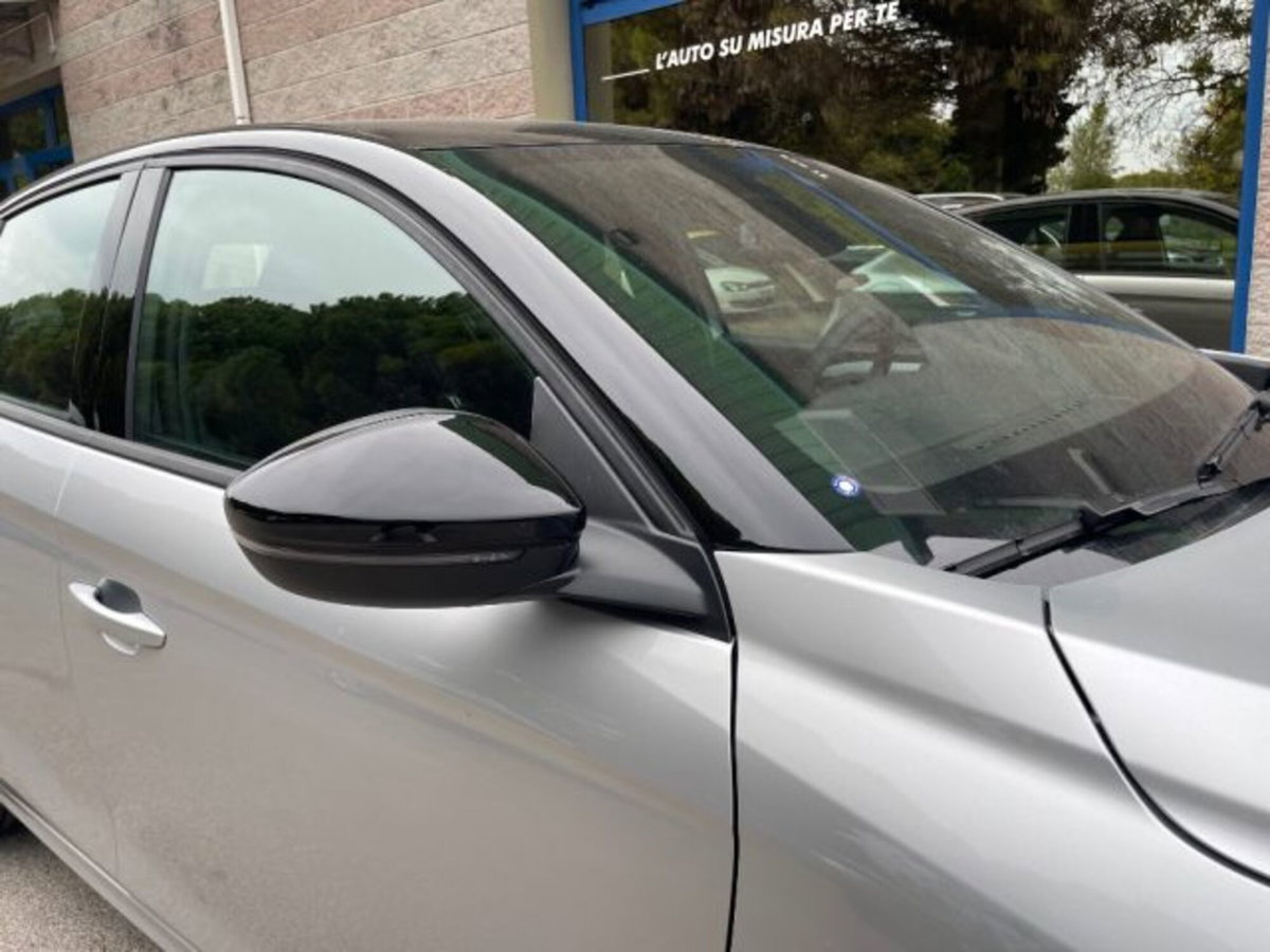 Opel Corsa 1.2 hybrid GS 100cv dct6 (4)