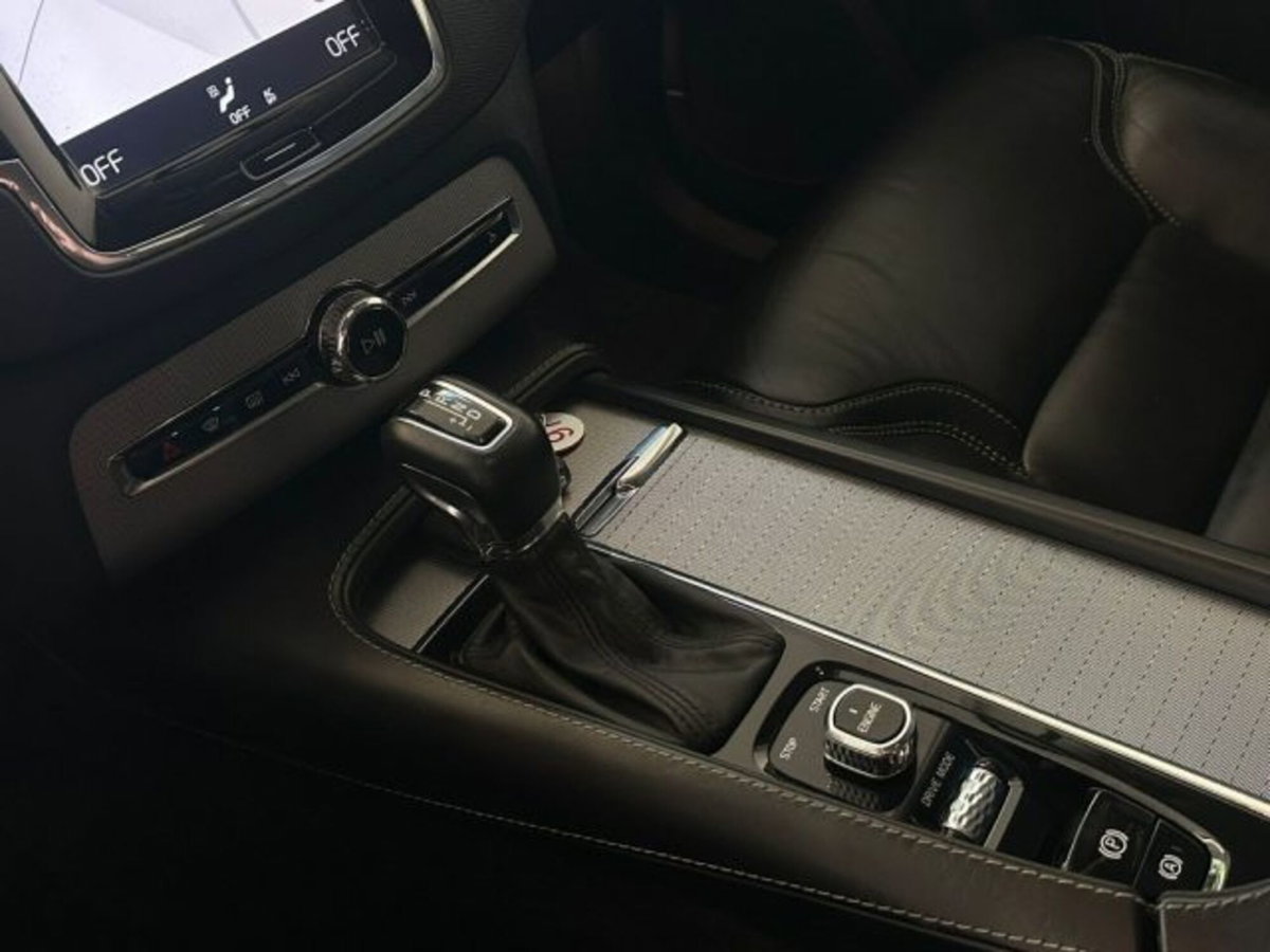 Volvo XC90 D5 AWD Geartronic Inscription (16)