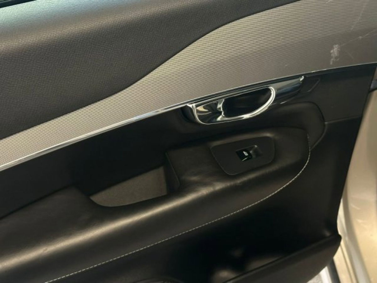 Volvo XC90 D5 AWD Geartronic Inscription (17)