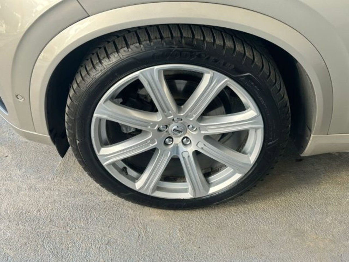 Volvo XC90 D5 AWD Geartronic Inscription (19)