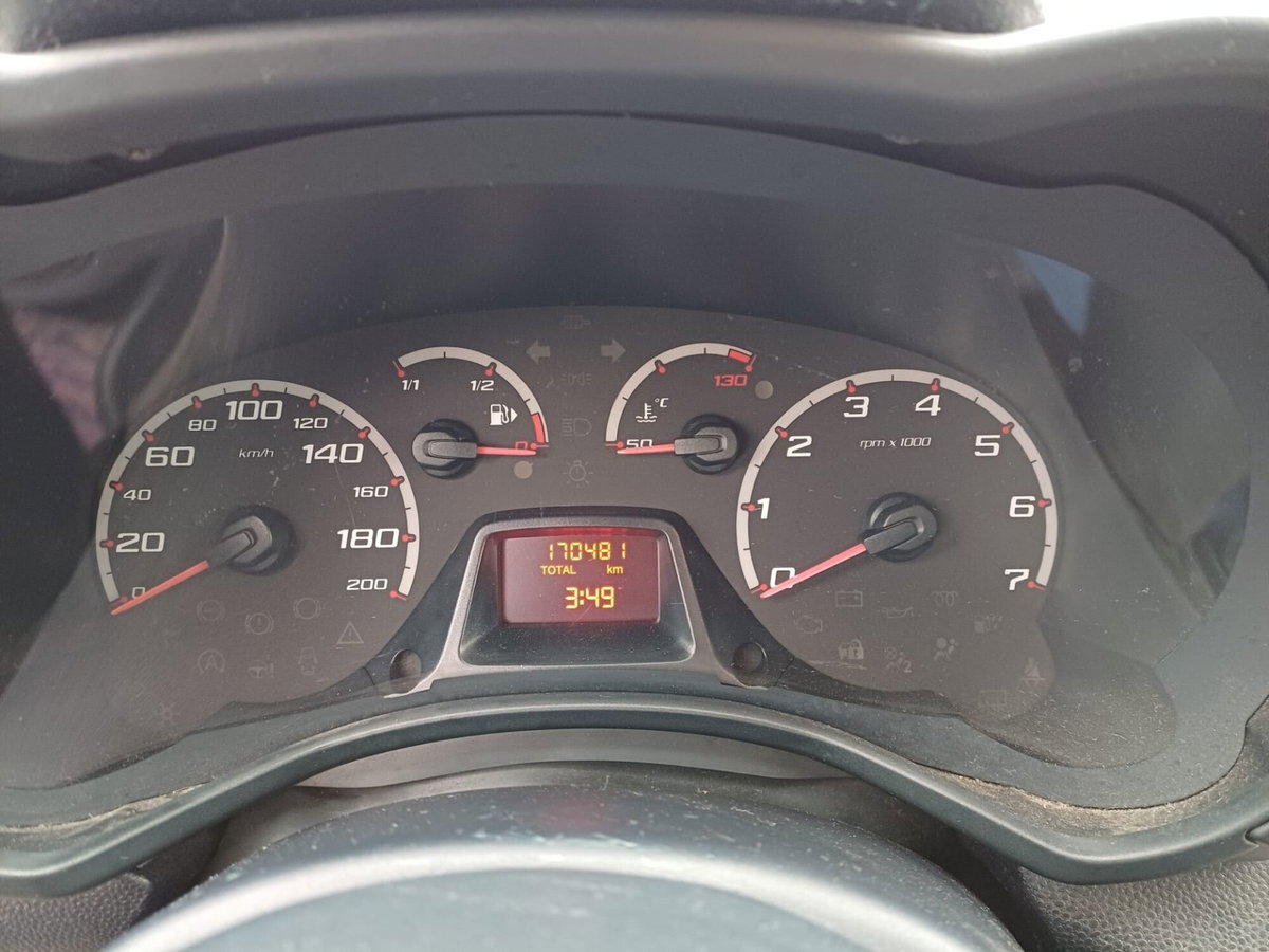 Ford Ka 1.2 8V 69CV Titanium (17)