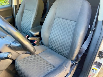 Land Rover Freelander 2.2 TD4 S.W. XS (9)