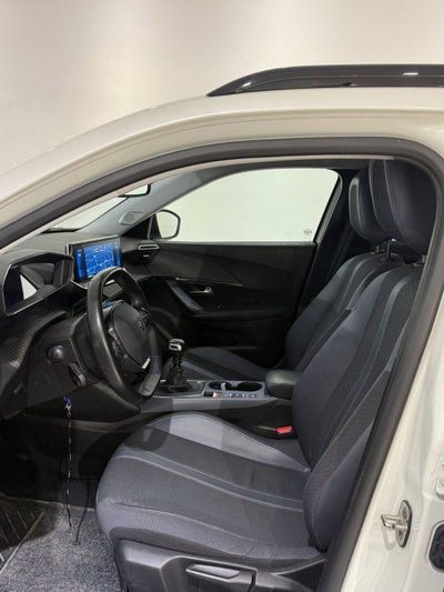 Peugeot 2008 PureTech 130 S&S Allure (7)