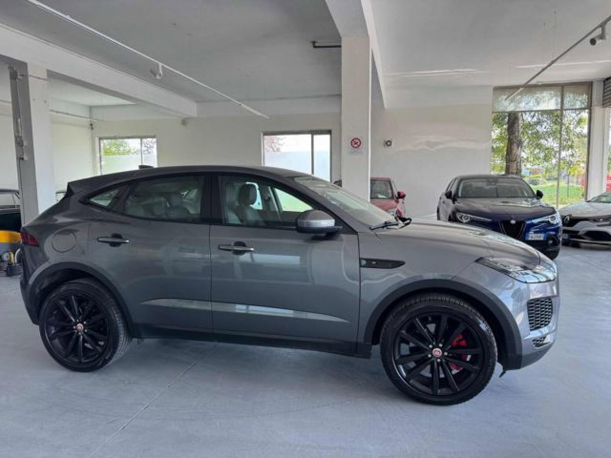Jaguar E-Pace 2.0D 180 CV AWD aut. R-Dynamic SE (8)
