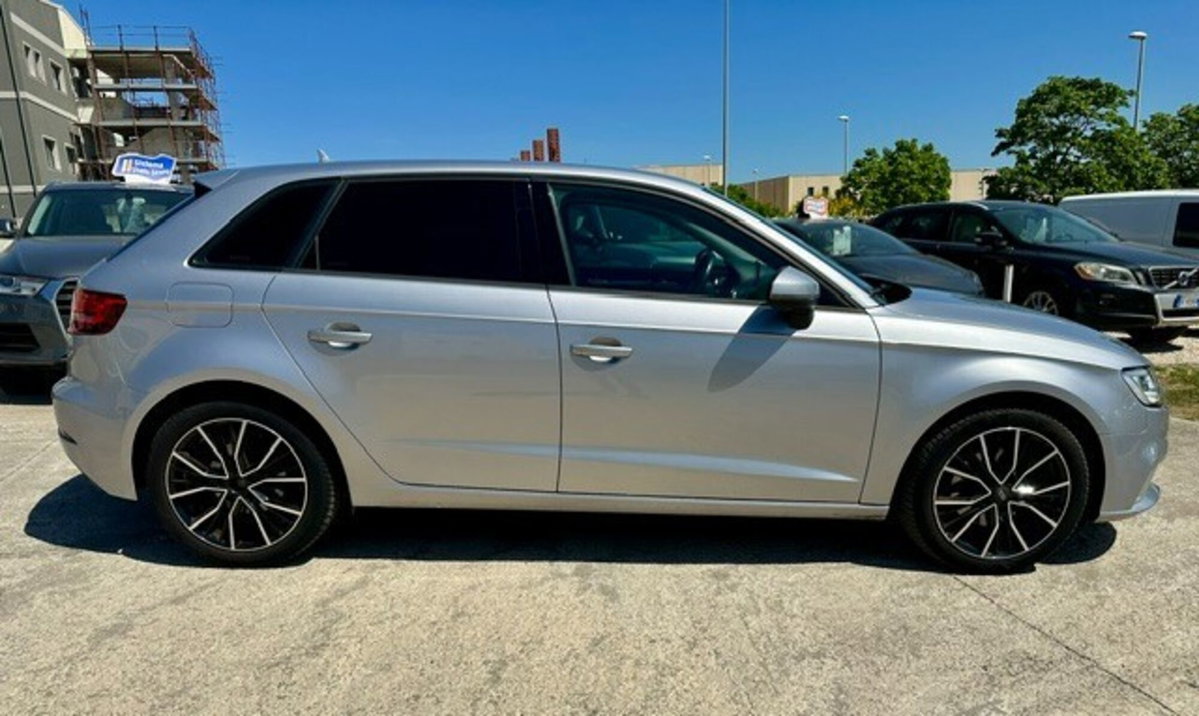 Audi A3 Sportback 1.6 TDI 116 CV S tronic Sport (4)