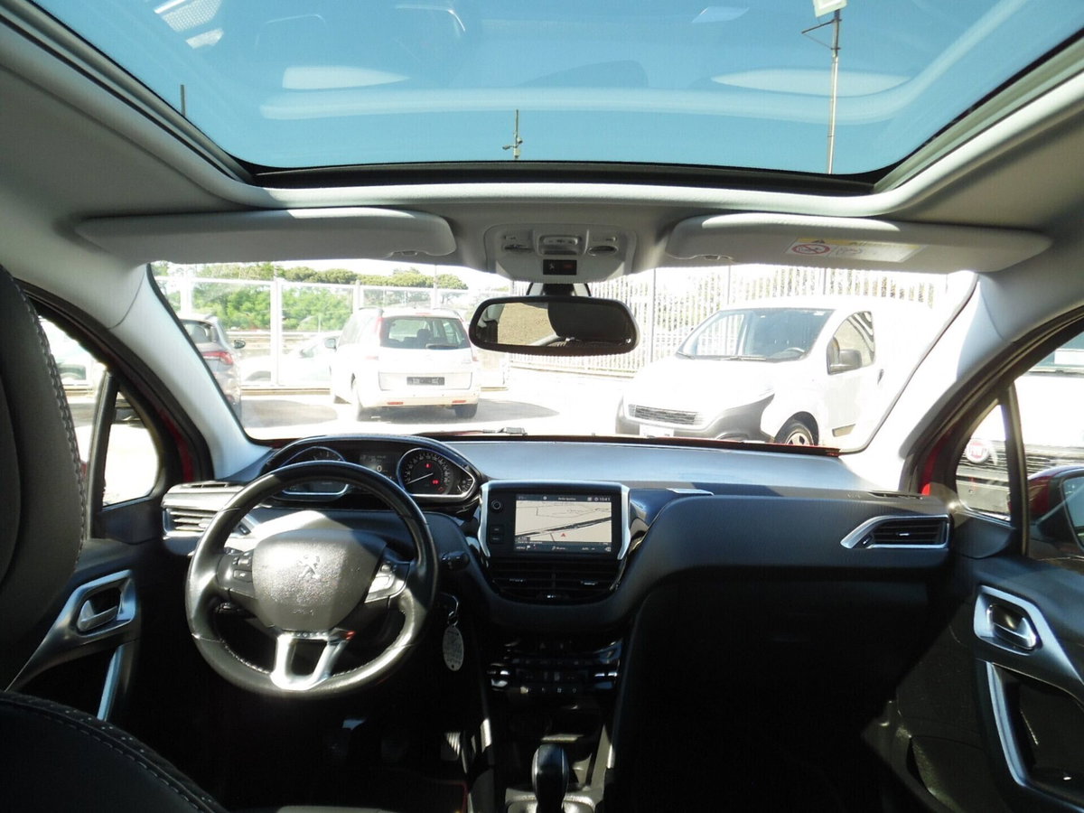 Peugeot 2008 BlueHDi 100 S&S Allure (11)