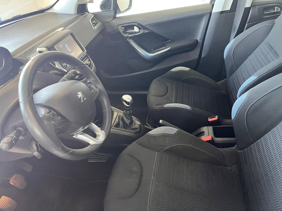 Peugeot 208 e-HDi 115 CV Stop&Start 5 porte Allure (10)