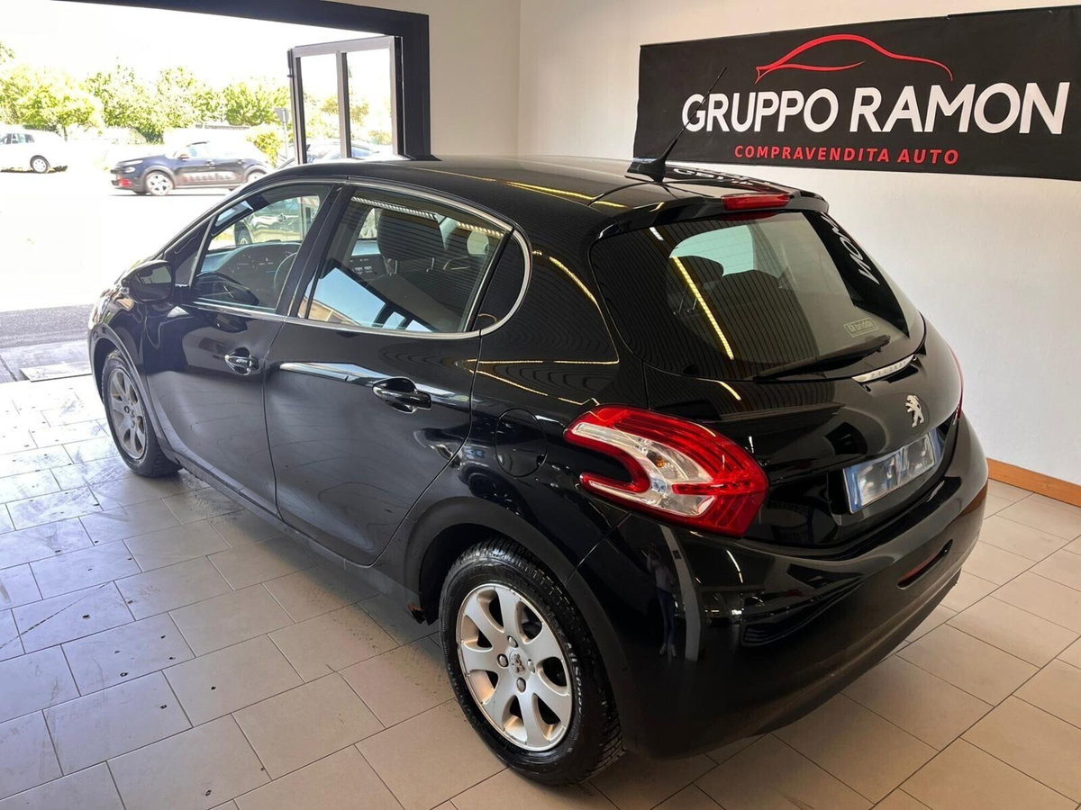 Peugeot 208 e-HDi 115 CV Stop&Start 5 porte Allure (5)