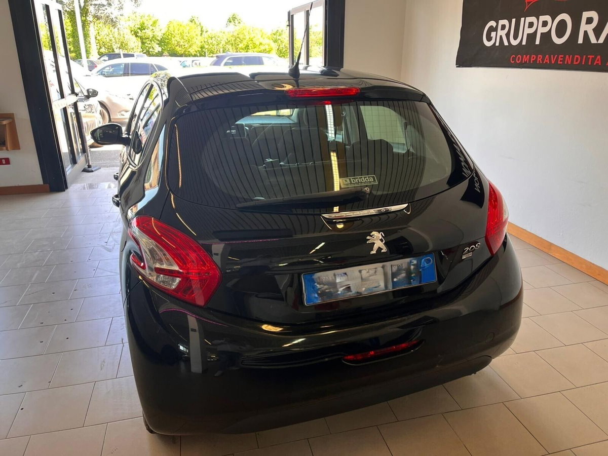 Peugeot 208 e-HDi 115 CV Stop&Start 5 porte Allure (6)