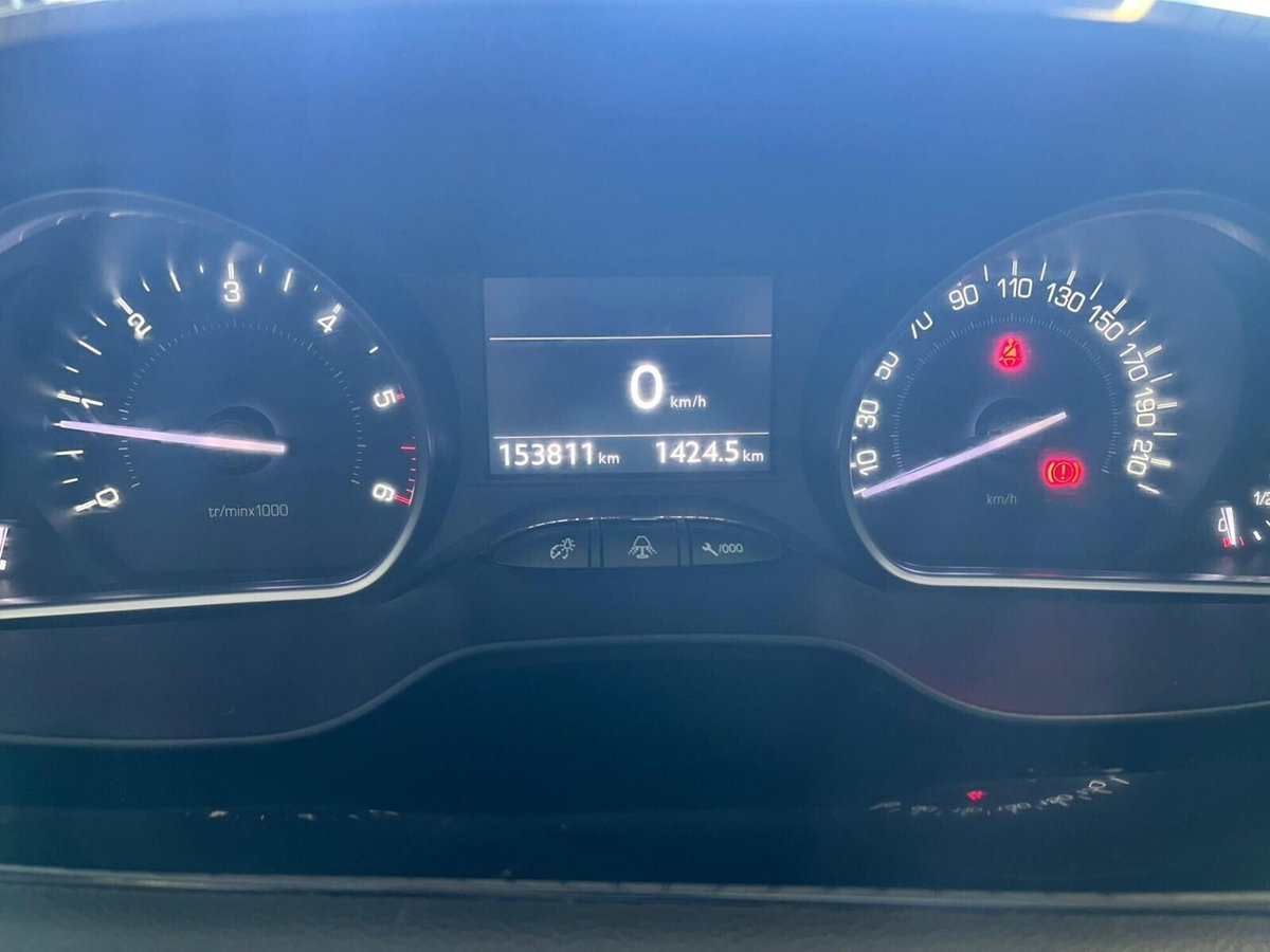 Peugeot 208 e-HDi 115 CV Stop&Start 5 porte Allure (7)
