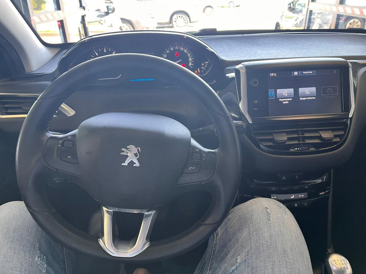 Peugeot 208 e-HDi 115 CV Stop&Start 5 porte Allure (9)