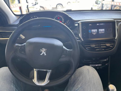 Peugeot 208 e-HDi 115 CV Stop&Start 5 porte Allure (9)