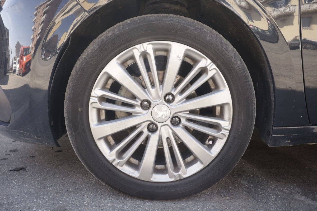 Peugeot 208 82 5p. GPL Active (5)