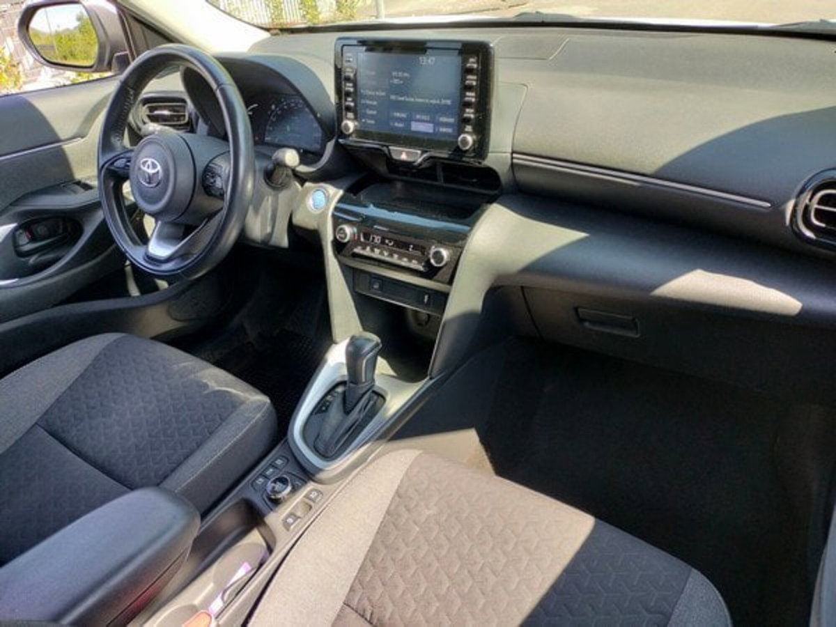 Toyota Yaris Cross Trend awd-i 115cv e-cvt (18)