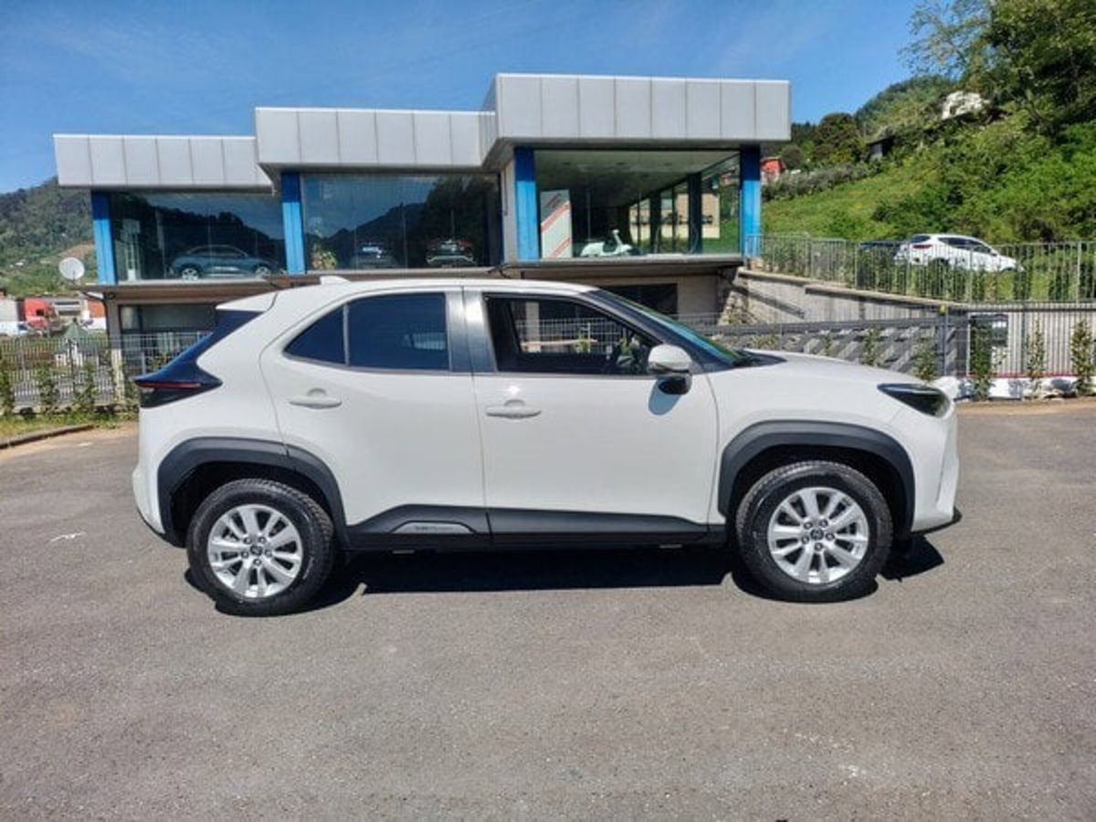 Toyota Yaris Cross Trend awd-i 115cv e-cvt (4)