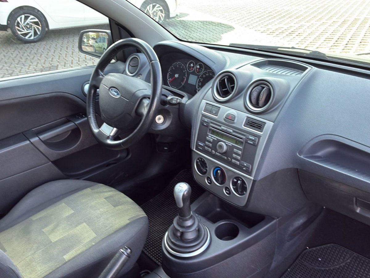 Ford Fiesta 1.2 16V 5p. Titanium (10)