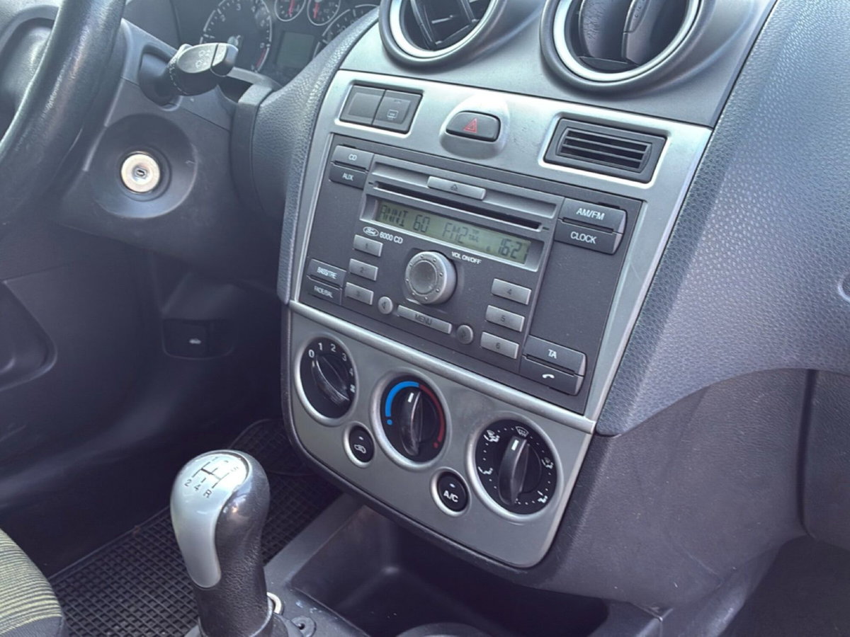 Ford Fiesta 1.2 16V 5p. Titanium (11)