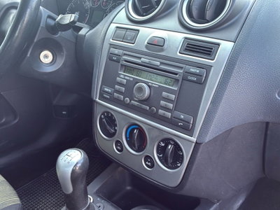 Ford Fiesta 1.2 16V 5p. Titanium (11)