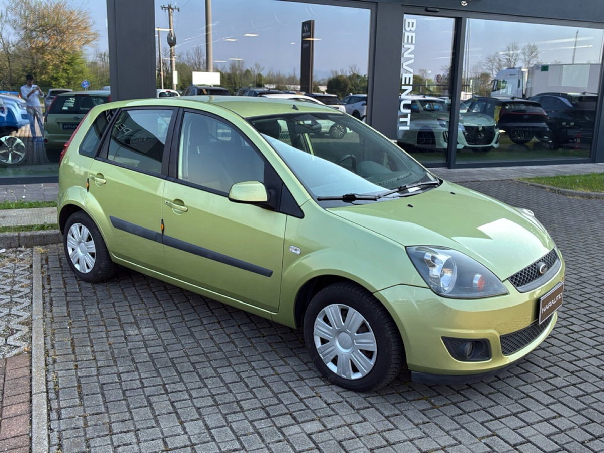 Ford Fiesta 1.2 16V 5p. Titanium (2)