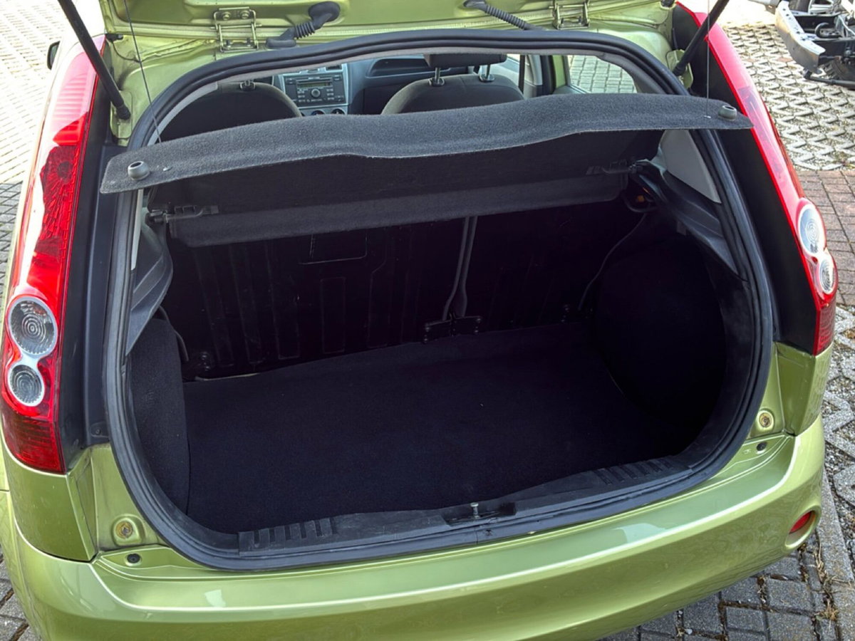 Ford Fiesta 1.2 16V 5p. Titanium (6)