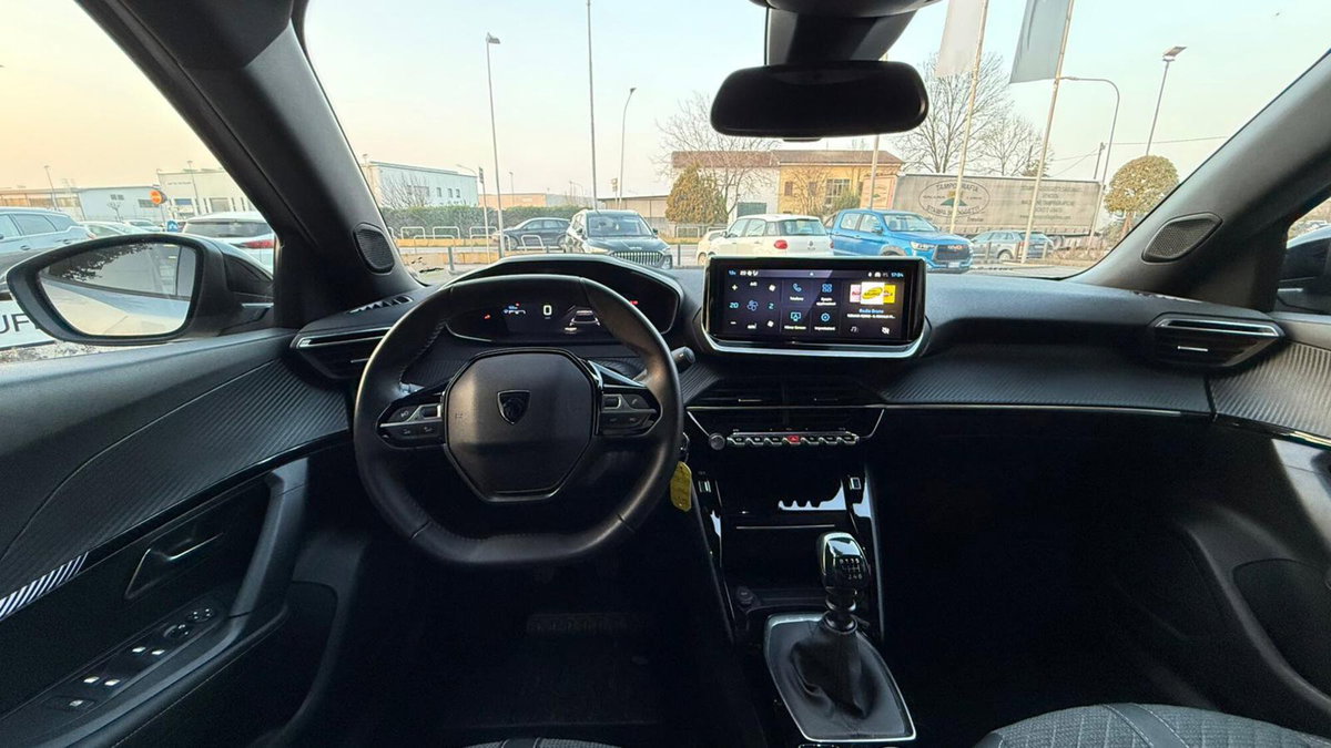 Peugeot 2008 1.2 puretech Allure s&s 100cv (10)