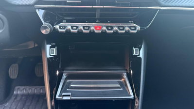Peugeot 2008 1.2 puretech Allure s&s 100cv (13)