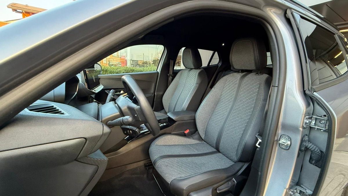 Peugeot 2008 1.2 puretech Allure s&s 100cv (14)