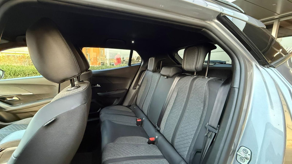Peugeot 2008 1.2 puretech Allure s&s 100cv (15)