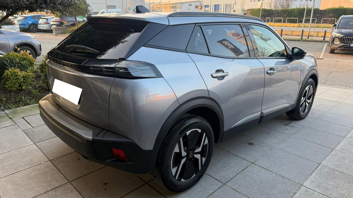 Peugeot 2008 1.2 puretech Allure s&s 100cv (4)