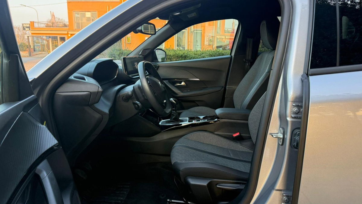 Peugeot 2008 1.2 puretech Allure s&s 100cv (8)