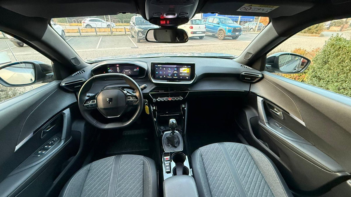 Peugeot 2008 1.2 puretech Allure s&s 100cv (9)