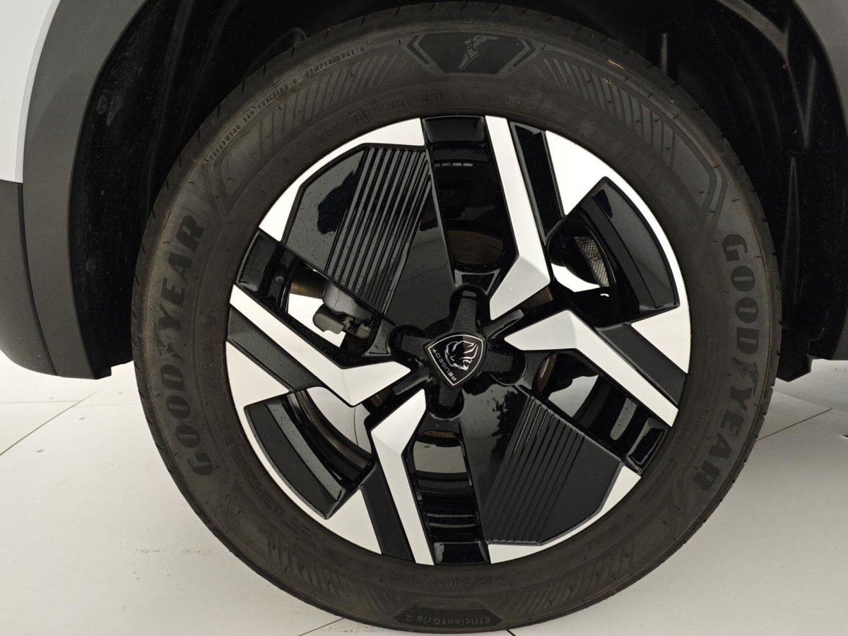 Peugeot 2008 PureTech 100 S&S Allure (7)