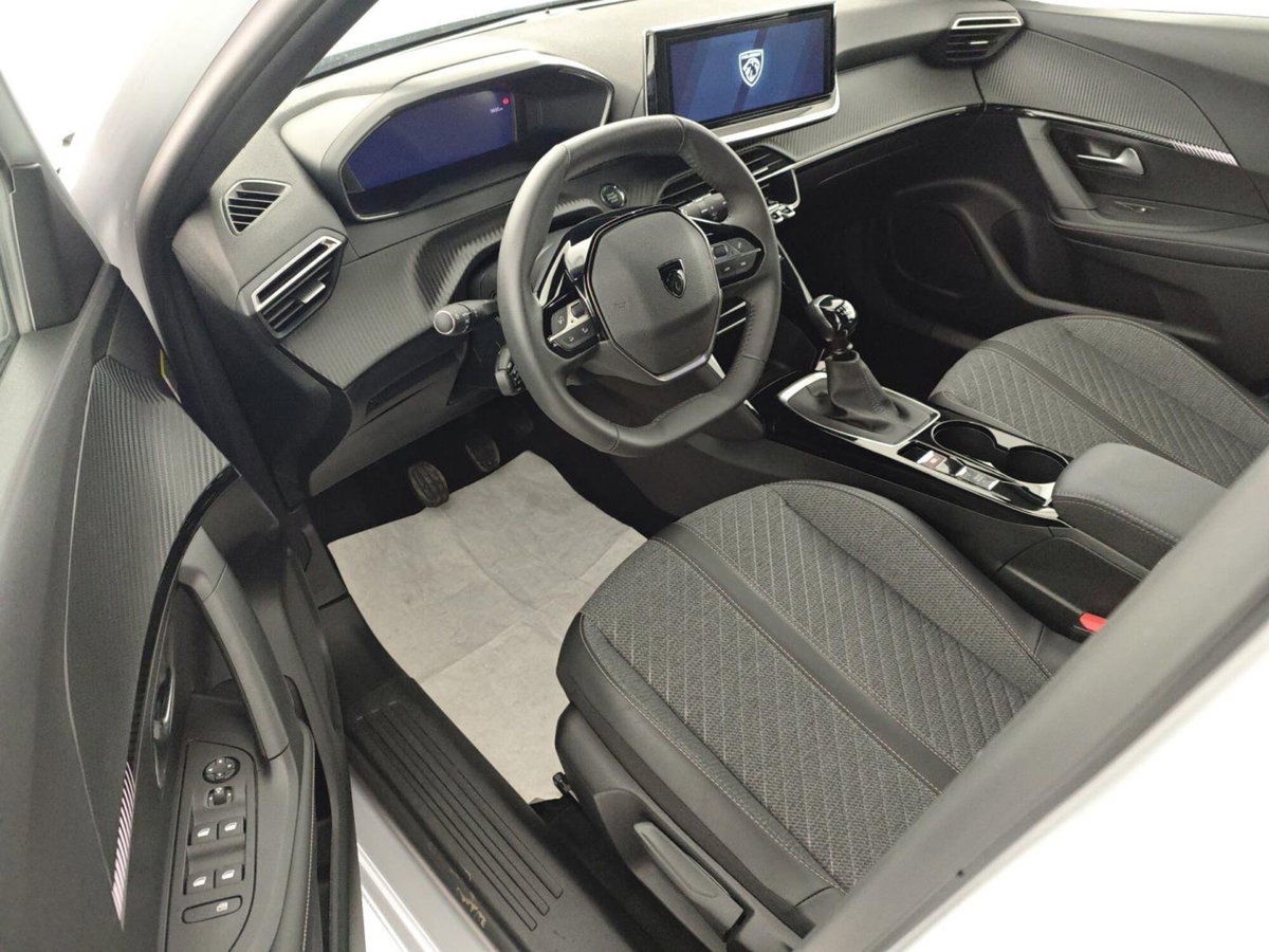 Peugeot 2008 PureTech 100 S&S Allure (9)