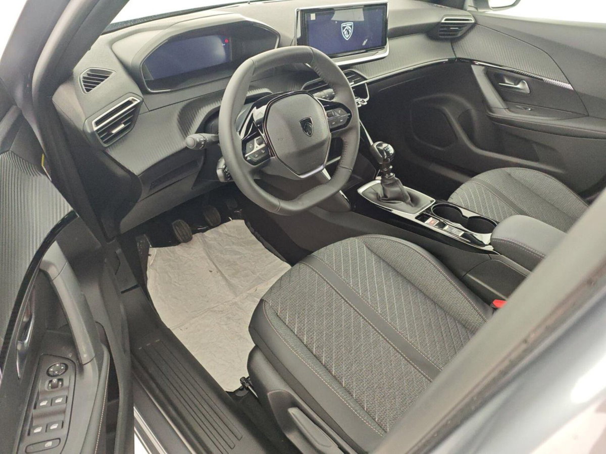 Peugeot 2008 PureTech 100 S&S Allure (9)