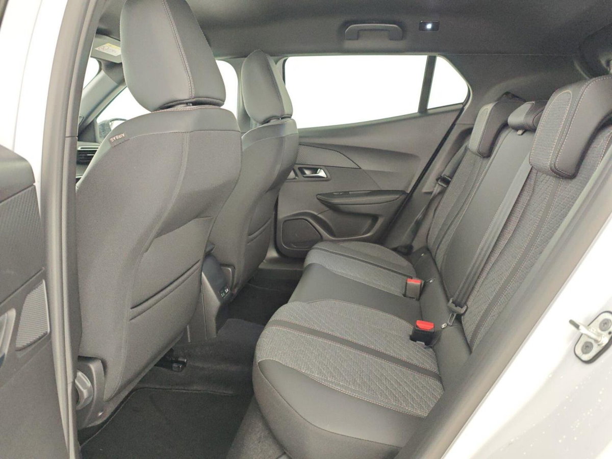 Peugeot 2008 PureTech 100 S&S Allure (12)