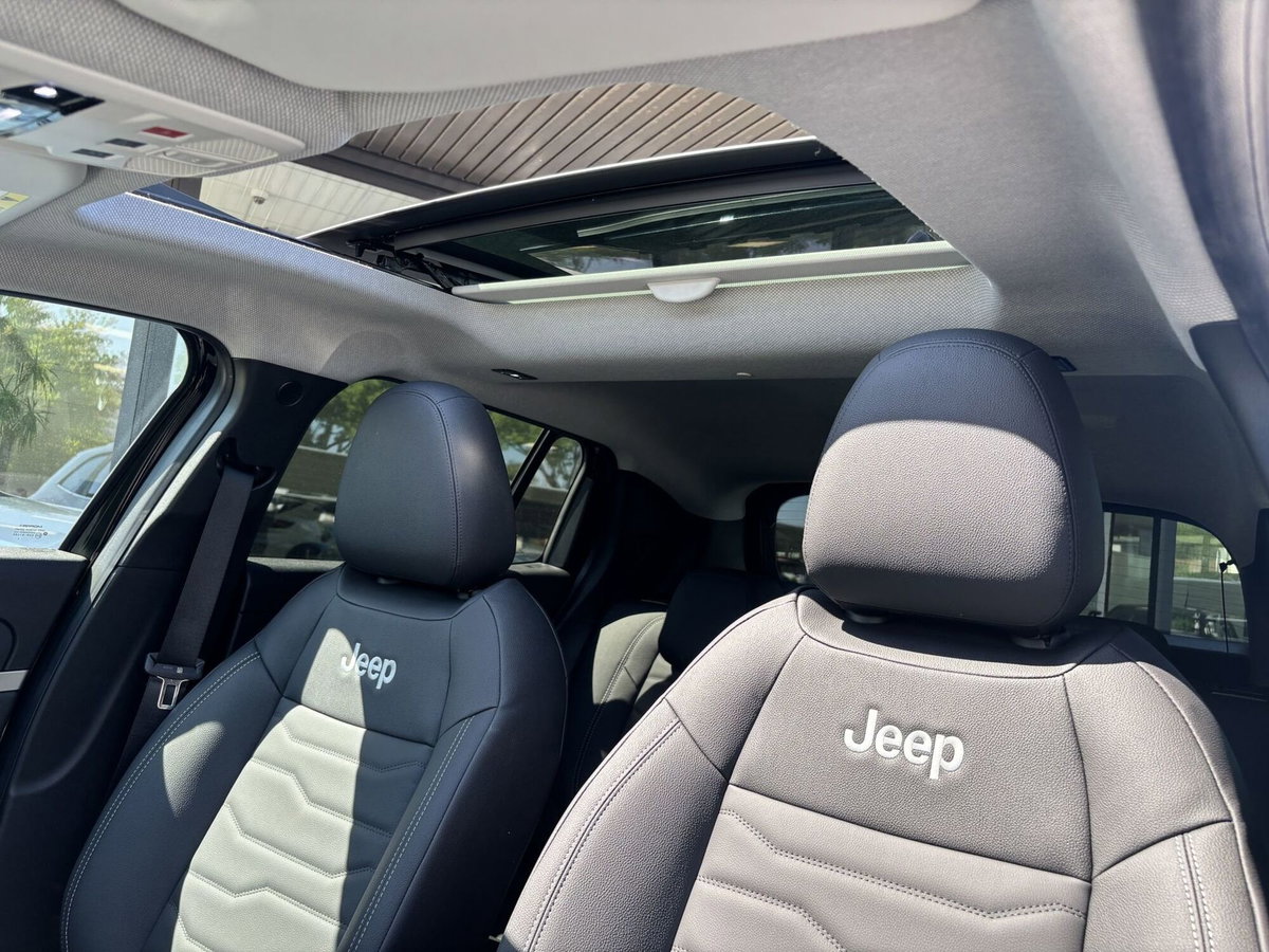 Jeep Avenger 1.2 turbo e-hybrid mhev Summit fwd 110cv edct6 (13)