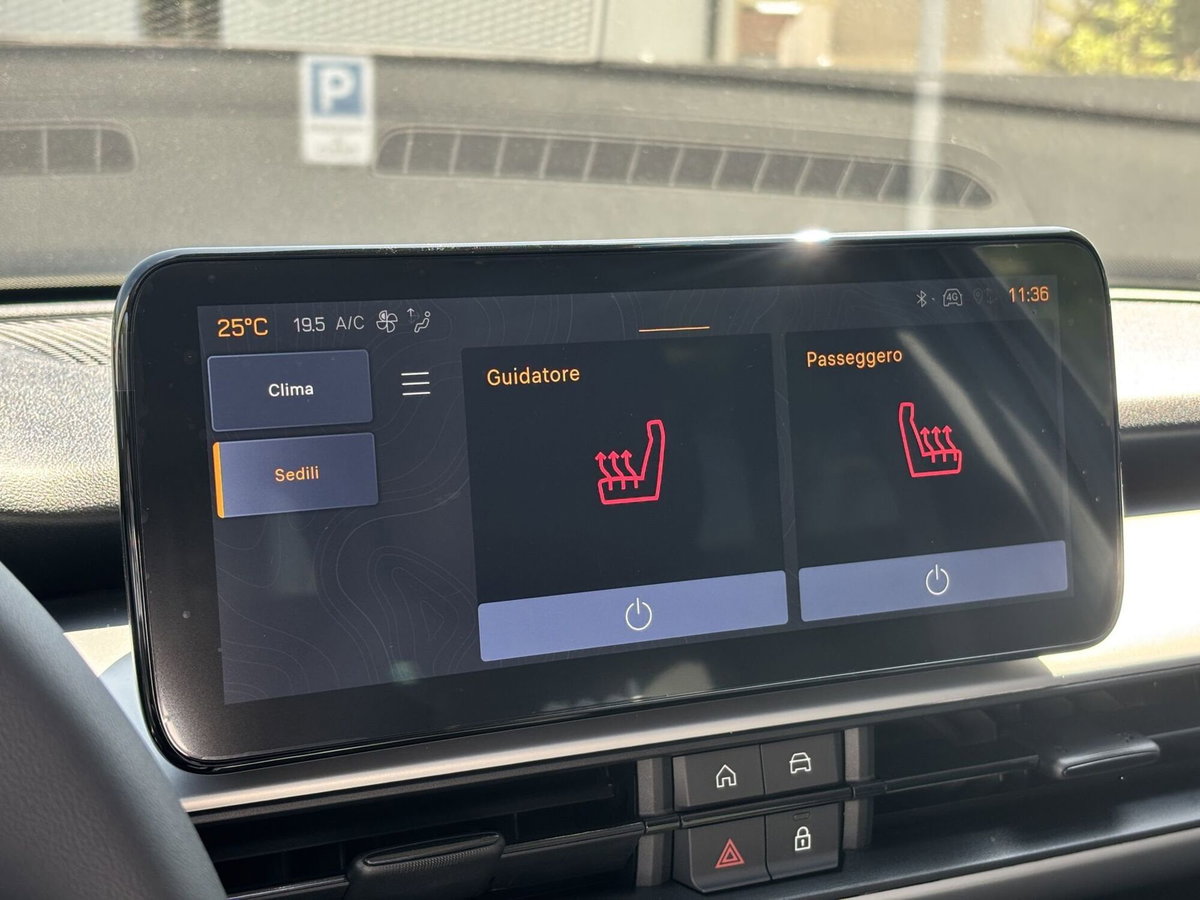 Jeep Avenger 1.2 turbo e-hybrid mhev Summit fwd 110cv edct6 (16)
