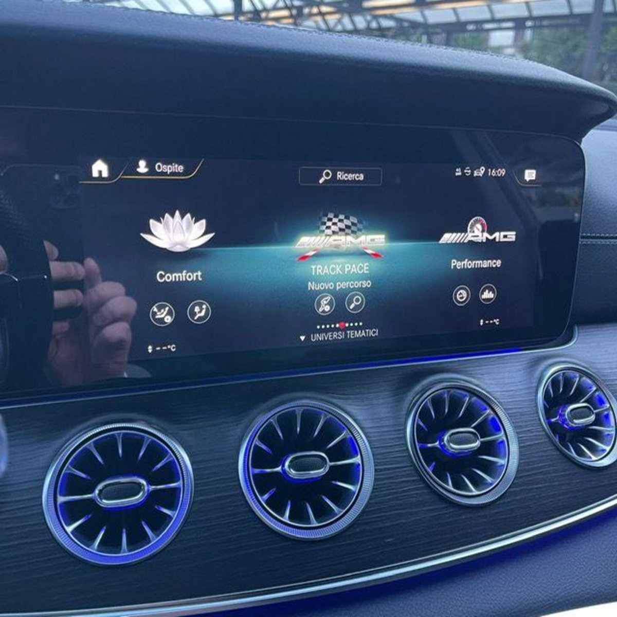 Mercedes-Benz SLS AMG Electric Drive Coupé (15)
