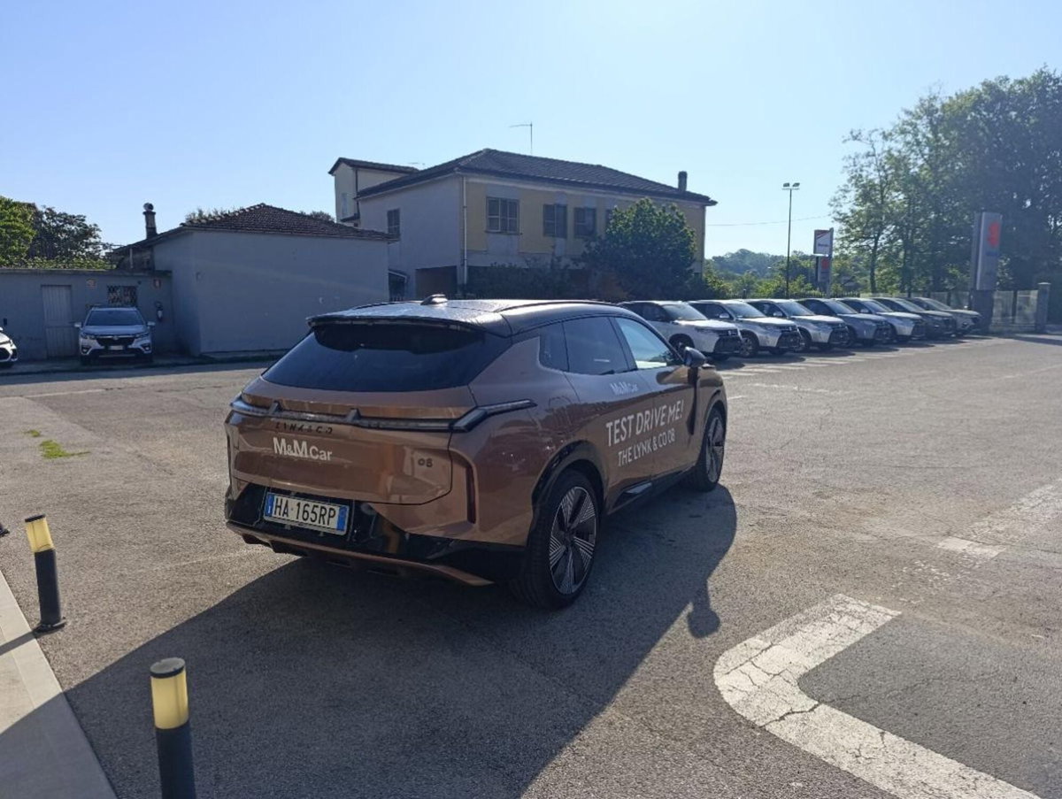 Lynk & Co 08 08 1.5 phev More auto (2)