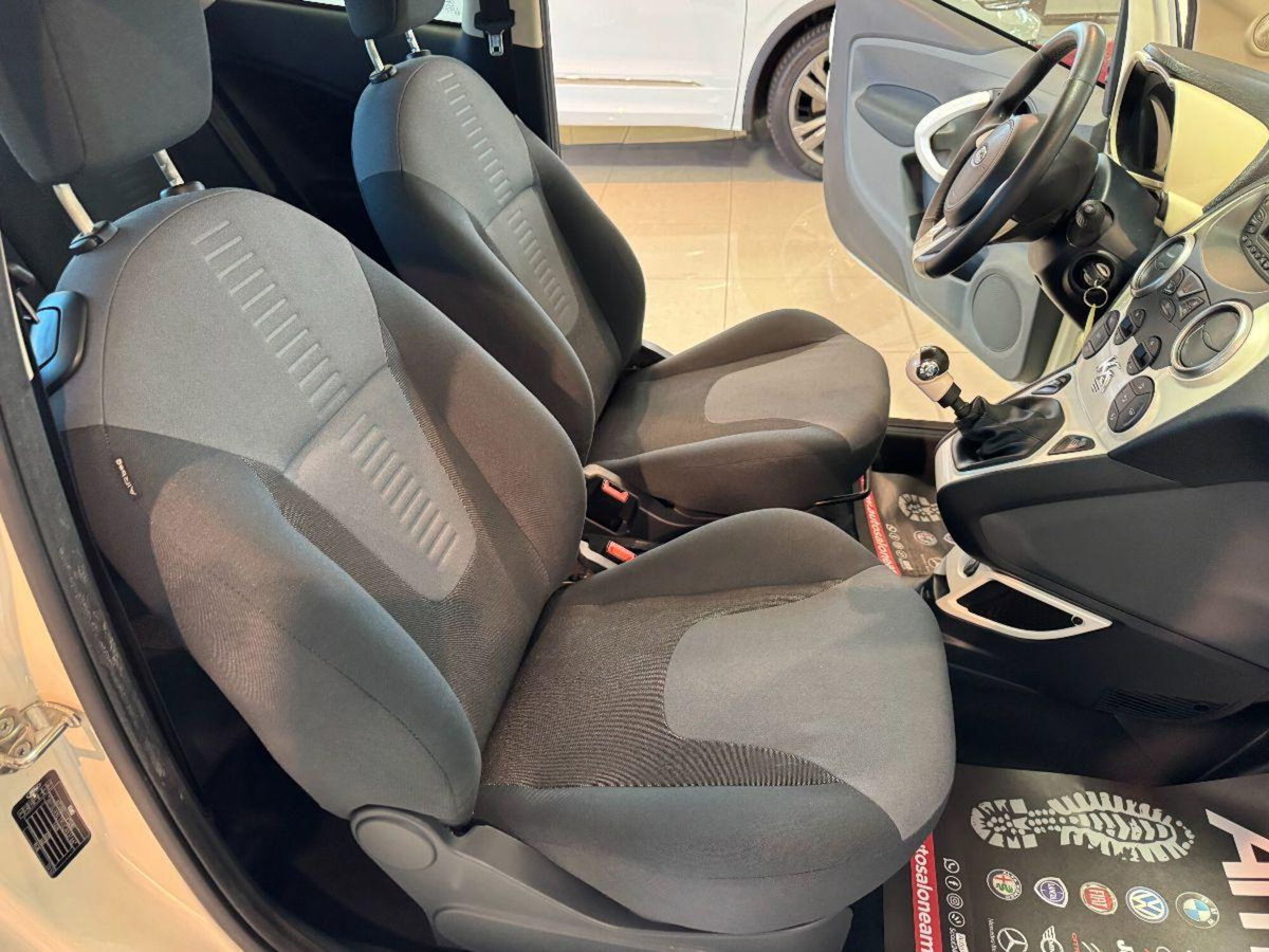 Ford Ka 1.3 TDCi 75CV Titanium (13)