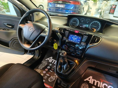 Lancia Ypsilon 1.2 69 CV 5 porte Platinum (11)